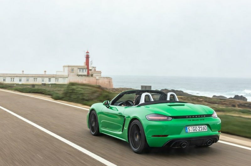 718 Boxster GTS 4.0 yeşil gövde sürüş görünümü