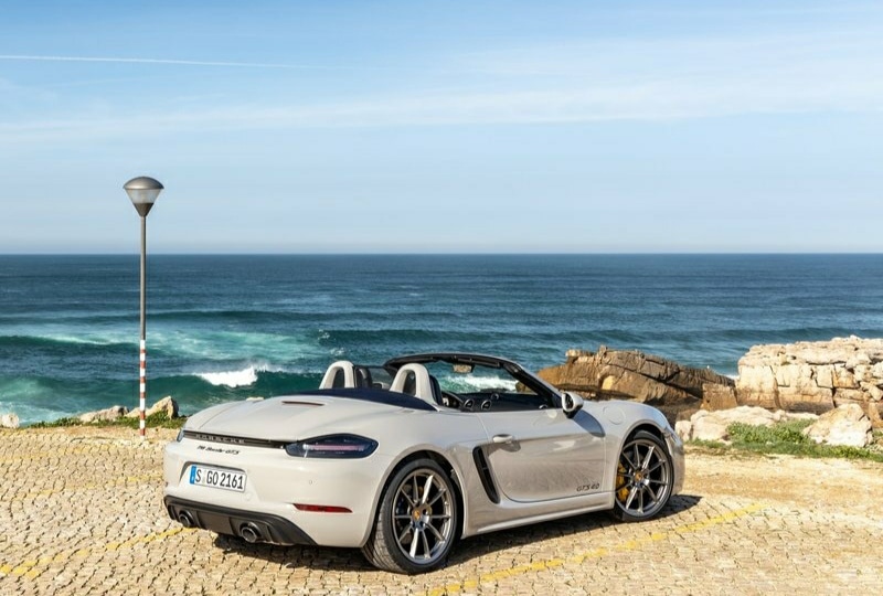 718 Boxster GTS 4.0 açık renk gövde arka görünüm