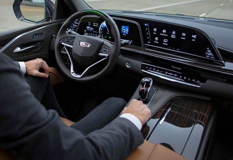 Cadillac Escalade kabin ayrıntıları