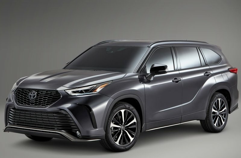 2021 Toyota Highlander XSE ön üç çeyrek görünümü