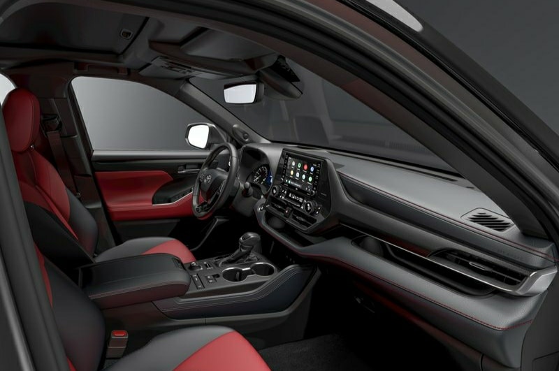 2021 Toyota Highlander XSE kırmızı siyah iç mekânı