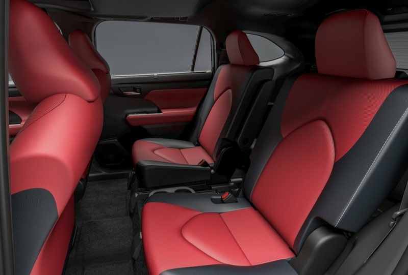 2021 Toyota Highlander XSE ikinci sıra kaptan koltukları