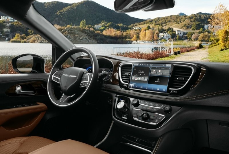 Chrysler Pacifica Caramel renkli iç mekan