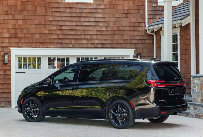 Chrysler Pacifica arka yan görünümü