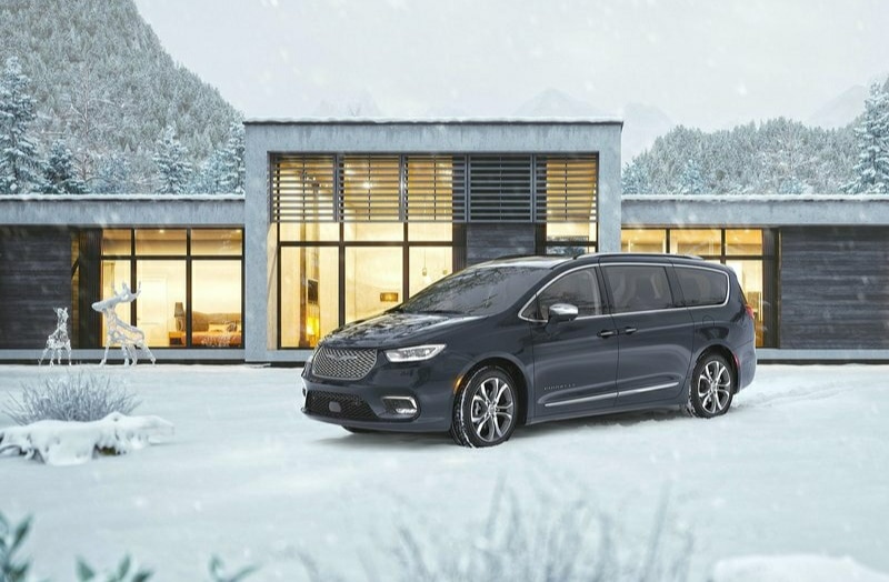 Chrysler Pacifica Pinnacle kış ortamında