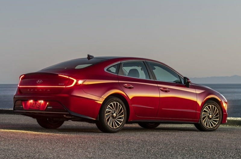 Sonata Hybrid solar tavanlı gövde arşiv görseli