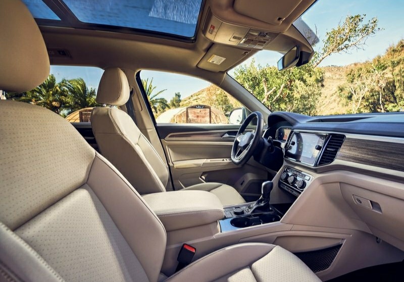Volkswagen Atlas ön koltuklar ve orta konsol