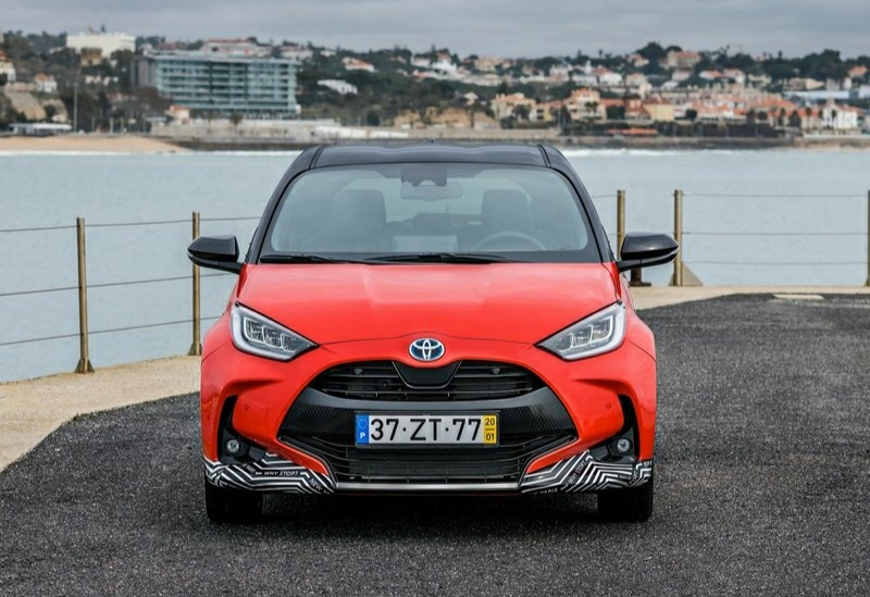 Yaris Hybrid önden görünüm