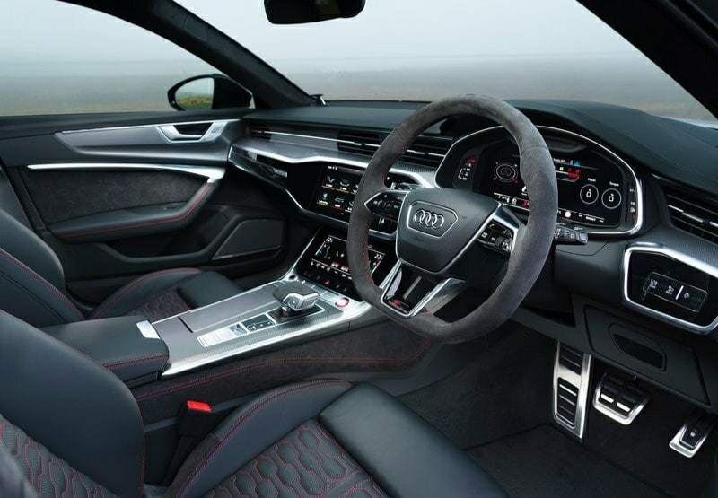 RS 6 Avant C8 ön koltuklar ve orta konsol