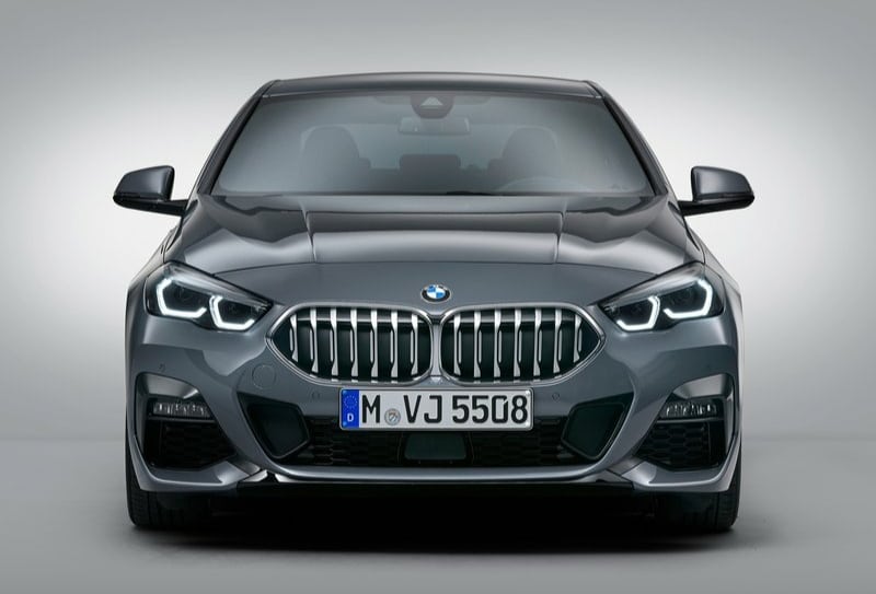 BMW 2 Serisi Gran Coupe önden stüdyo görünümü