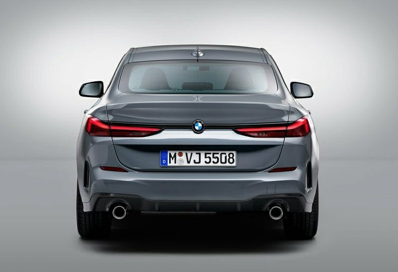 BMW 2 Serisi Gran Coupe arkadan stüdyo görünümü