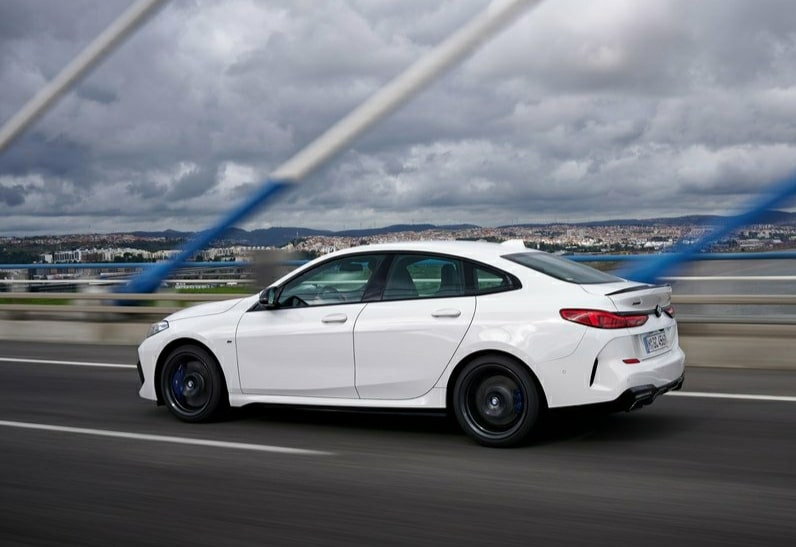 BMW M235i xDrive iç mekan ayrıntıları