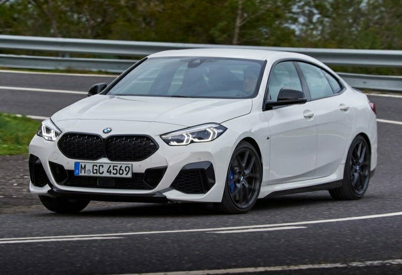 BMW M235i xDrive direksiyon ve gösterge alanı