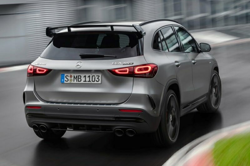GLA 45 S arka tasarım ve dört egzoz çıkışı