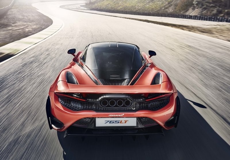 McLaren 765LT profil görünümü