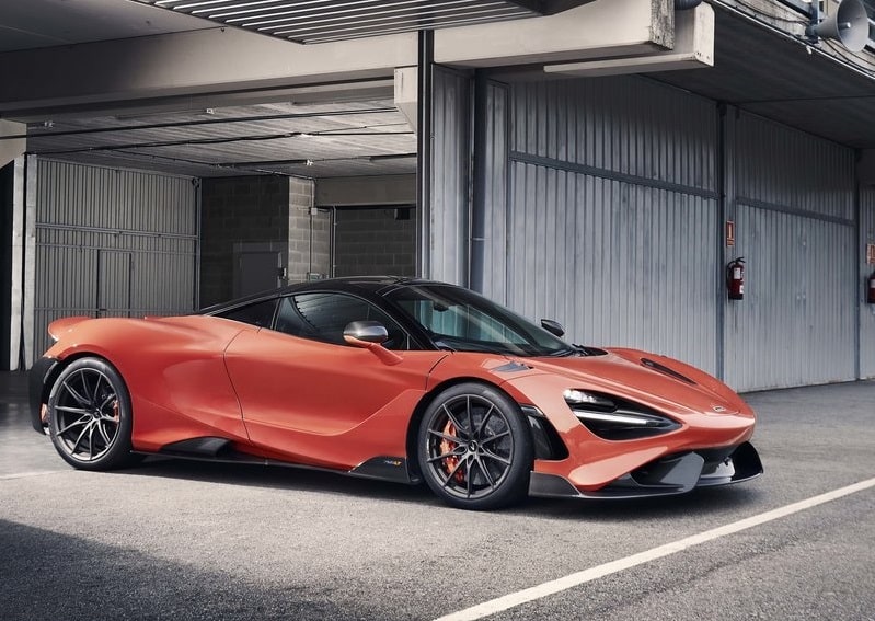 McLaren 765LT kabin görünümü