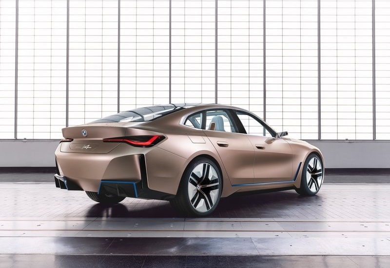 BMW i4 konsept ön ve yan tasarım detayları