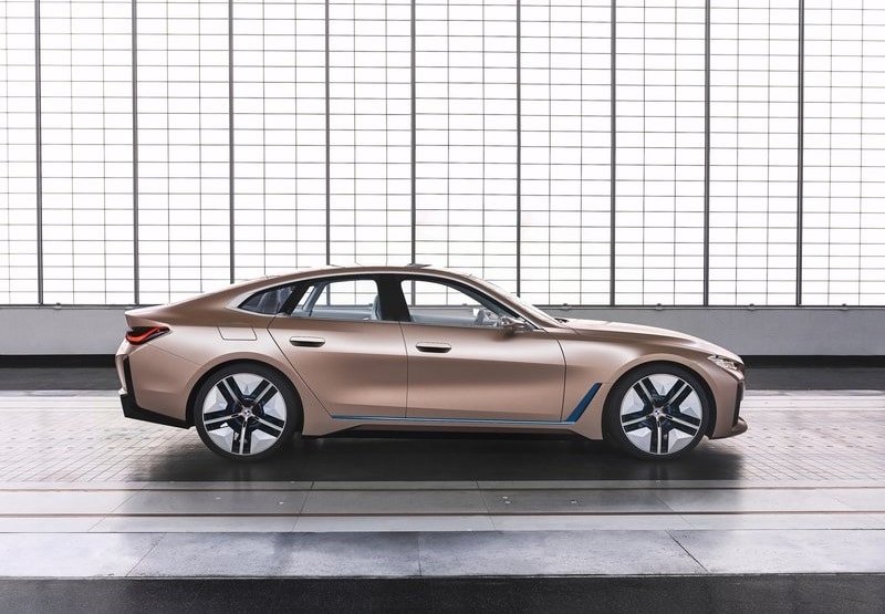 BMW i4 konsept iç mekân tasarımı