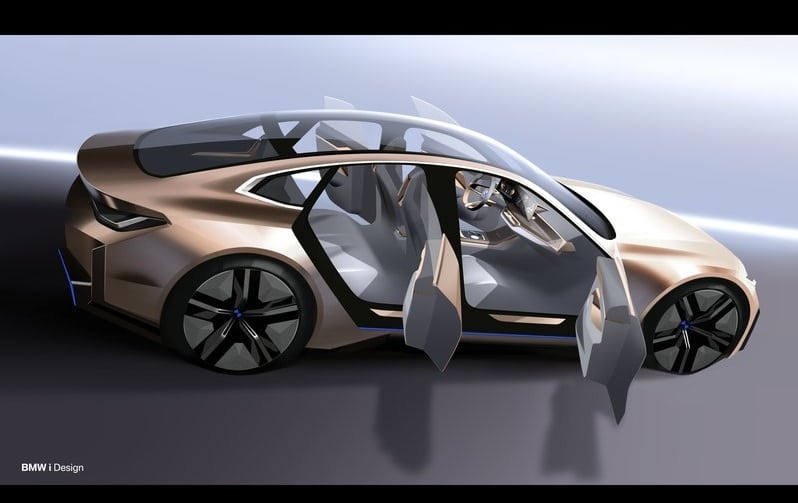 BMW i4 konsept kavisli ekran ve kokpit