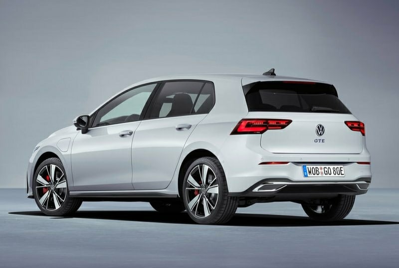 Golf GTE arkadan üç çeyrek görünüm
