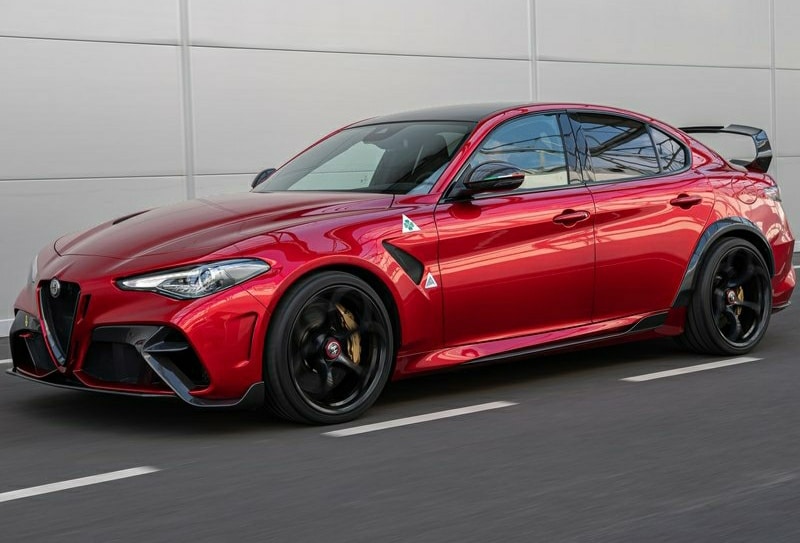Giulia GTA ve GTAm arşiv görseli
