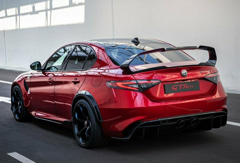 Giulia GTA ve GTAm arşiv görseli