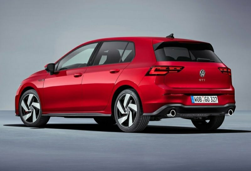 Golf GTI sekizinci nesil arkadan üç çeyrek görünüm