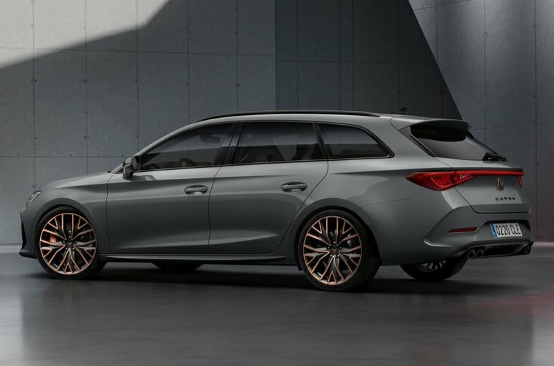 CUPRA Leon Sportstourer arka üç çeyrek görünüm