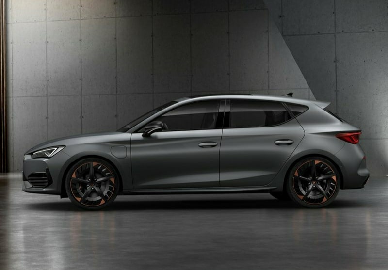 Leon plug in hybrid yan profil ve şarj kapağı