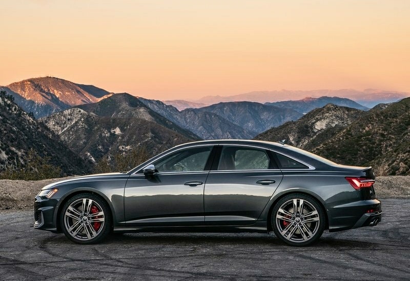 Audi S6 yan profil ve gövde çizgileri