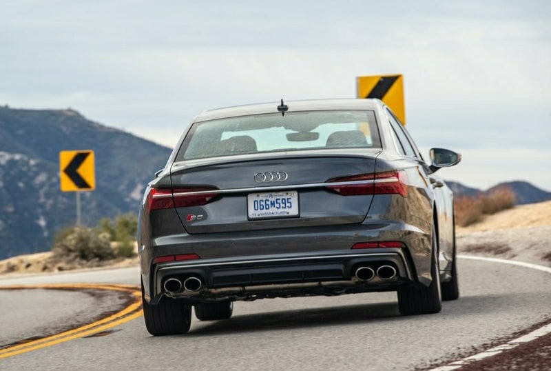 Audi S6 direksiyon ve dijital gösterge paneli