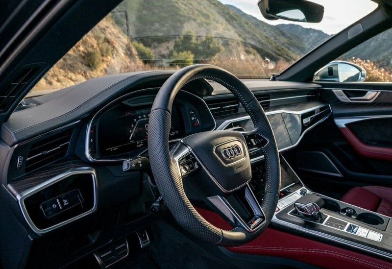 Audi S6 ön koltuklar ve iç mekân