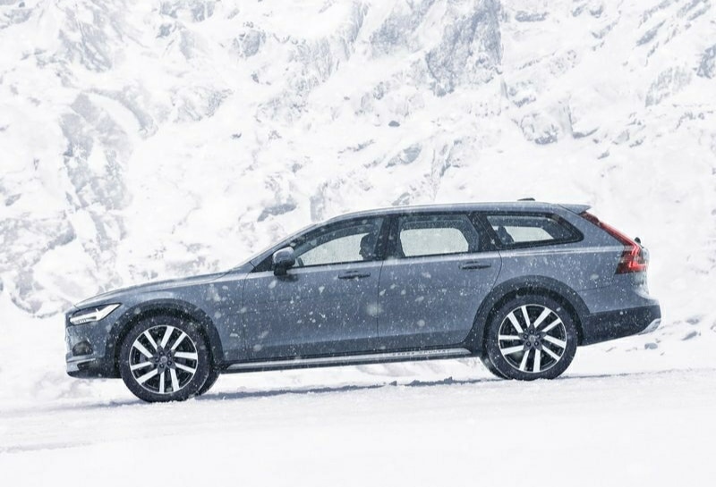 2020 Volvo V90 Cross Country otomobil arşiv görseli