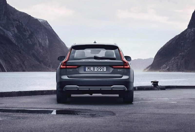 V90 Cross Country B5 arkadan görünüm