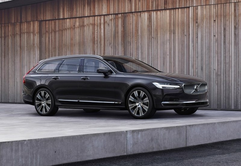 2021 Volvo V90 ön üç çeyrek görünüm