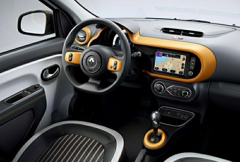 Twingo Z.E. kokpit ve multimedya ekranı
