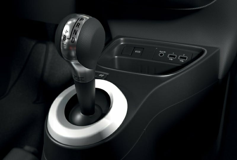 Twingo Z.E. vites seçicisi ve B modu işareti