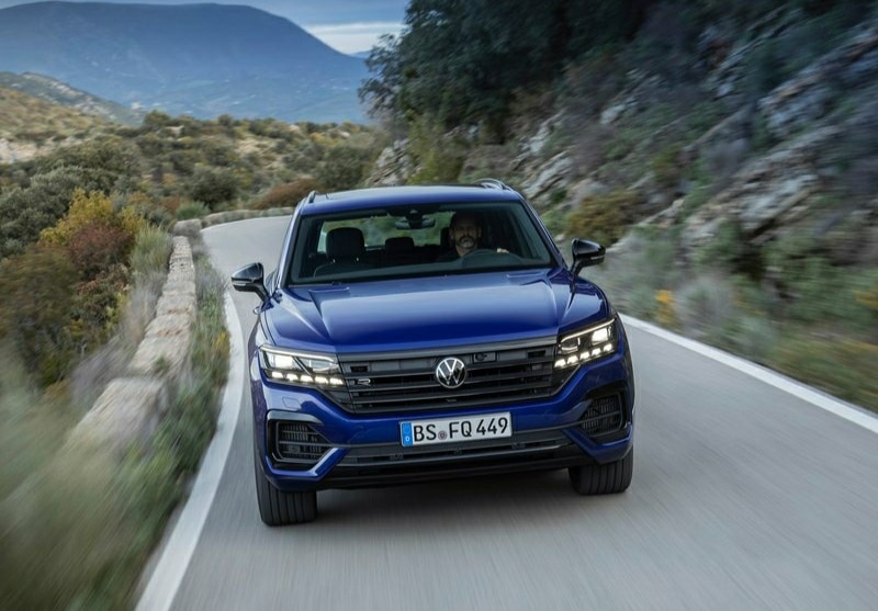 Volkswagen Touareg R önden sürüş görünümü