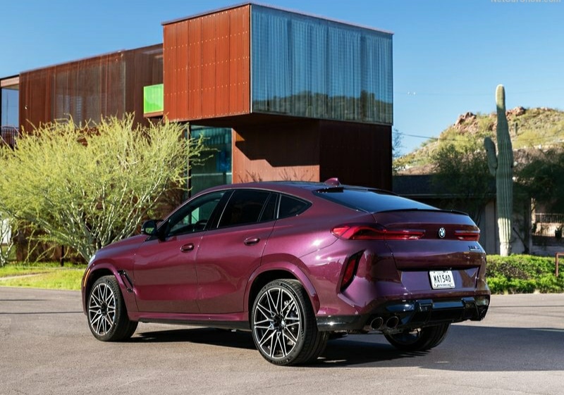 BMW X6 M Competition arka üç çeyrek görünümü