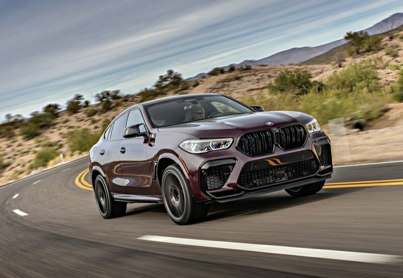 BMW X6 M Competition virajda ön görünümü