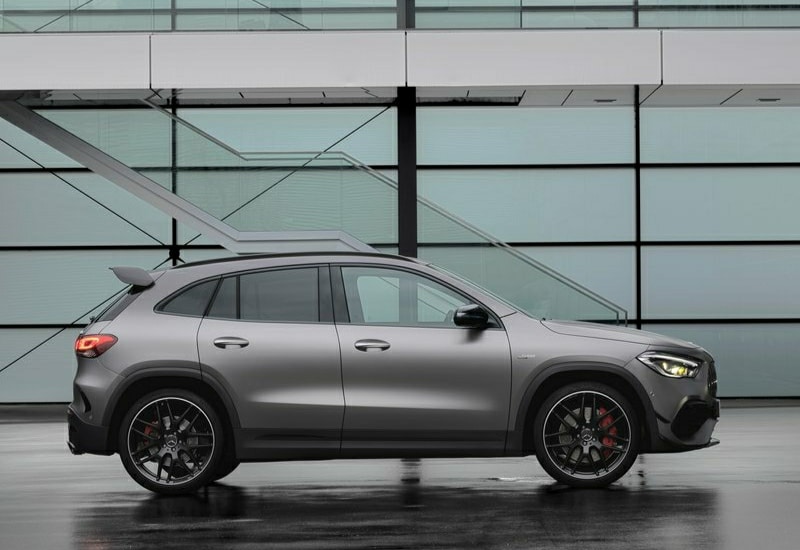 GLA 45 S yan profil ve AMG jantları