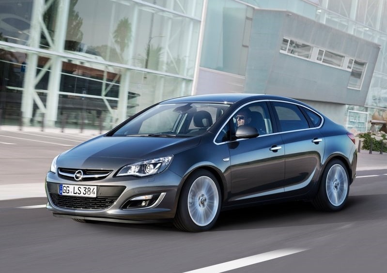 Opel Astra Sedan Edition Plus ve Sport dönemi galeri görseli