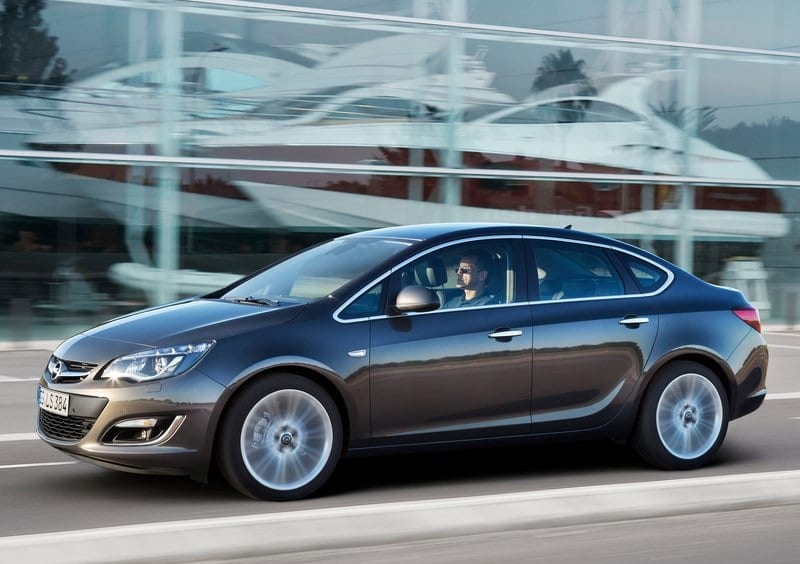 Opel Astra Sedan dönem fiyat yazısı galeri görseli