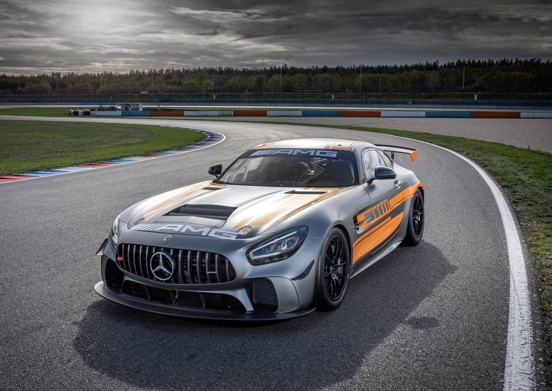 2020 Mercedes-AMG GT4 ön görünümü