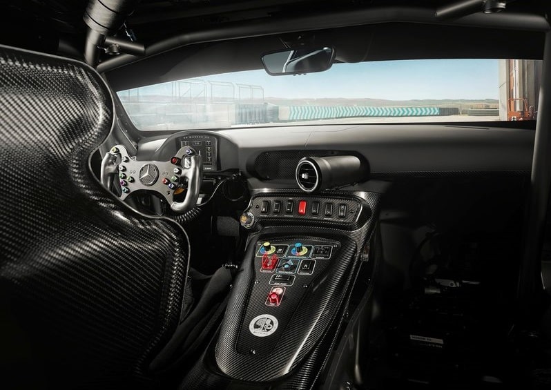 Mercedes-AMG GT4 arka bölüm ve yarış kanadı