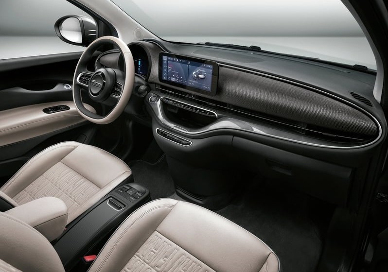 Fiat 500 La Prima ön üç çeyrek görünümü