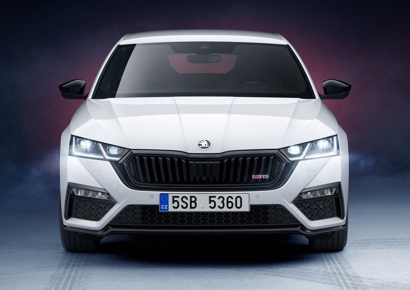 Skoda Octavia RS iV yan görünüm ayrıntısı