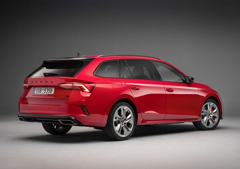 Octavia RS iV Combi arka üç çeyrek görünüm