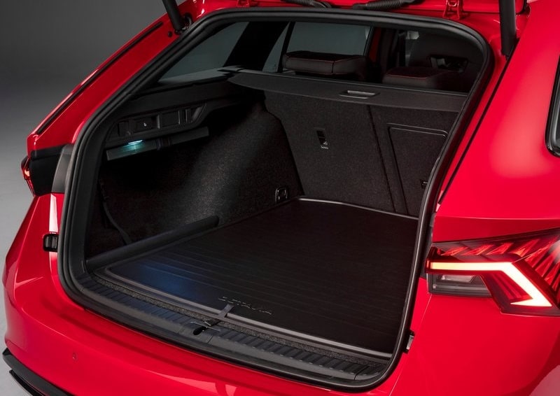 Skoda Octavia RS iV Combi açık bagaj bölümü
