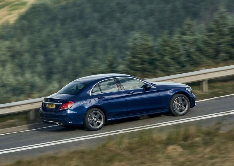 Mercedes-Benz C Serisi sedan yan profili